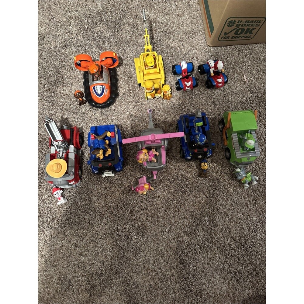 Mixed Lot of 25 Pieces Paw Patrol Action Figures and Vehicles Toys Excellent
